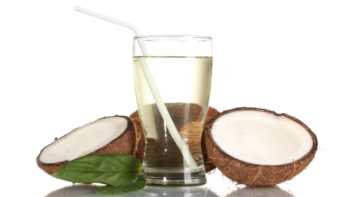 Coconut water for kidney stones - glass of coconut water