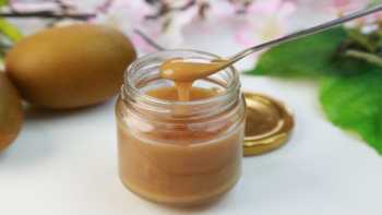 Health Benefits of Manuka Honey -- jar of manuka honey