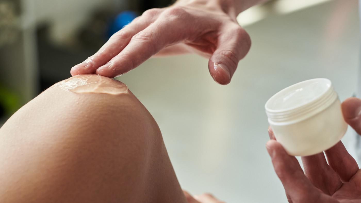 Man applying DMSO gel to knee